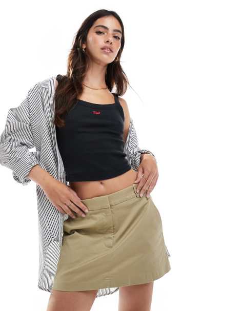 Levi's – Sporty – Prążkowany czarny podkoszulek bez rękawów z logo na środku - view 1