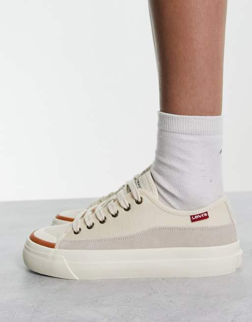 Levi's – Square – Kremowe buty sportowe z niską cholewką z czerwoną naszywką z logo