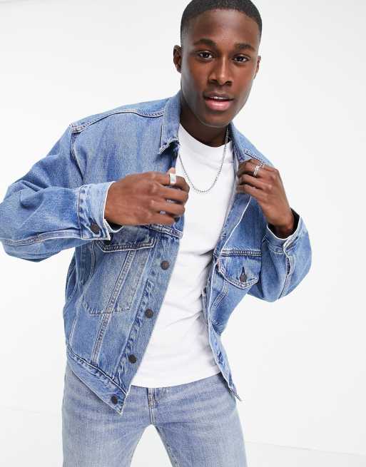 Levi's stay loose hooked denim trucker jacket in mid wash | ASOS