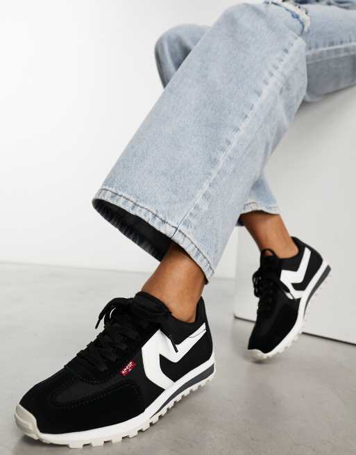 Levi's - Stryder - Hardloopschoenen van suèdemix in zwart
