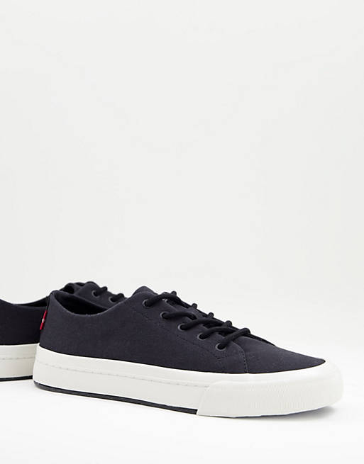 Levi's summit canvas trainer in black with back logo