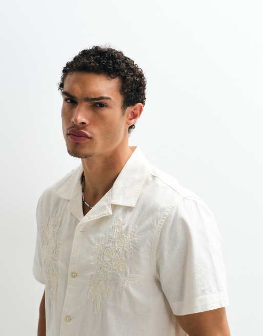 Levi's Sunset embroidered short sleeve camp shirt in light stone, 2 of 7