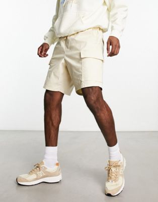 Levi's Surplus cargo shorts in cream with pockets - ASOS Price Checker