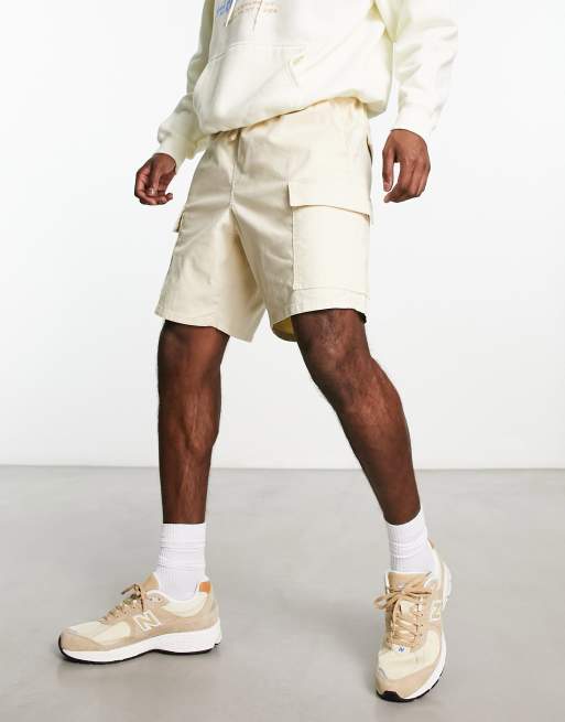 Levi's Surplus cargo shorts in cream with pockets | ASOS