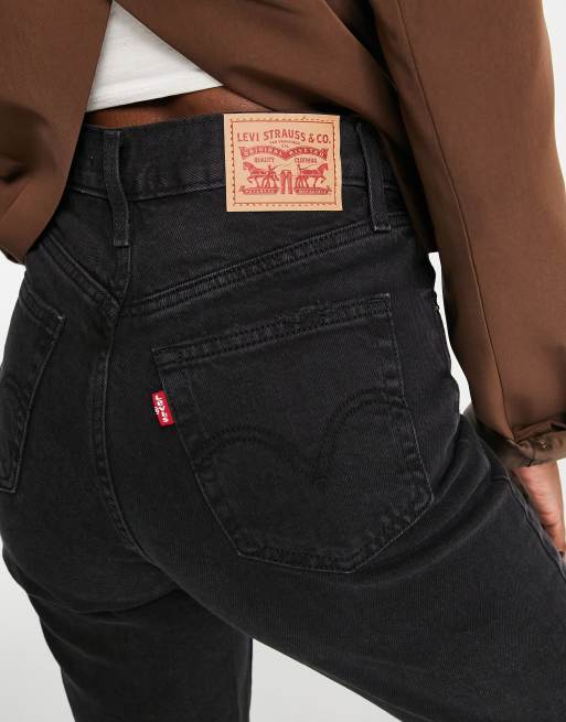 Levi's – Svarta, slitna mom jeans med hög midja , 4 av 4