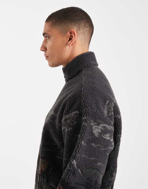 Levi's – Sweatshirt aus Teddyfell mit kurzem Reißverschluss und mehrfarbigem Pferde-Print, 4 von 5
