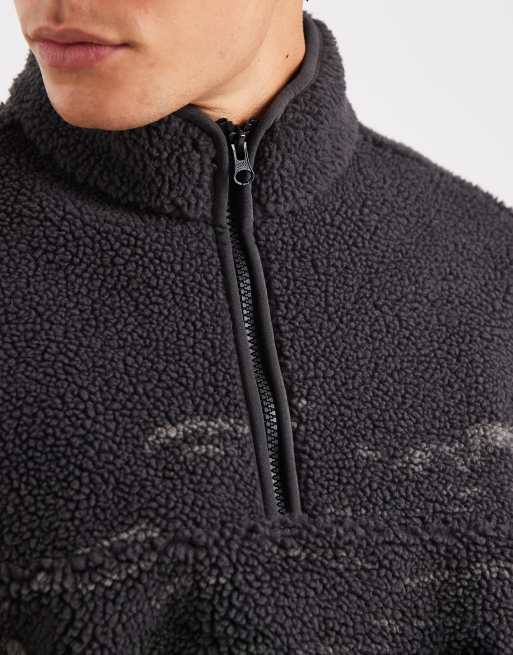 Levi's – Sweatshirt aus Teddyfell mit kurzem Reißverschluss und mehrfarbigem Pferde-Print, 5 von 5