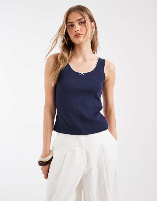 Levi's Sweetie-T-Shirt mit Schleife in Marineblau, 2 von 4