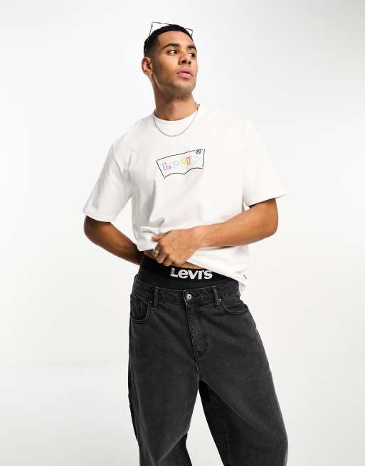 Levi's - T-shirt bianca con logo batwing multicolore al centro