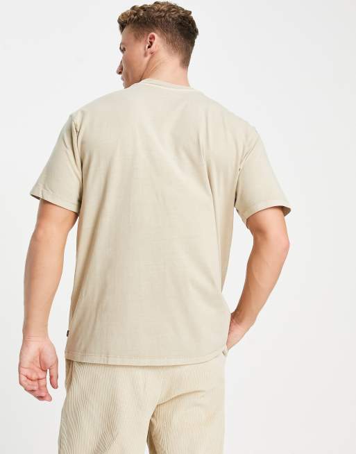 Levi's - T-shirt color cuoio con logo piccolo stile college - In esclusiva per ASOS, 2 di 4
