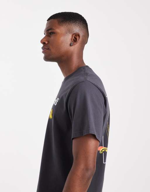 Levi's - T-shirt comoda nera con stampa "Pet Cemetary" sul retro, 4 di 5