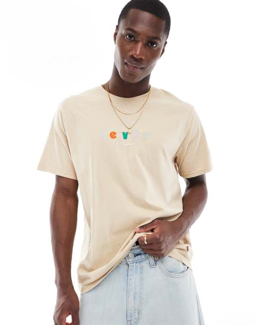 Levi s T Shirt in Beige mit buntem mittigem Logo ASOS