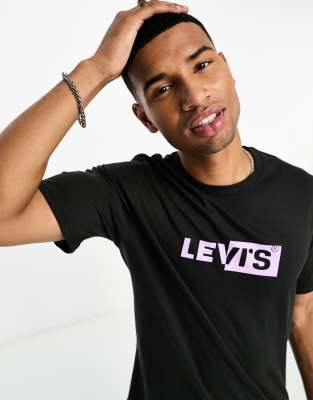 Levi's t-shirt in black with central box tab logo