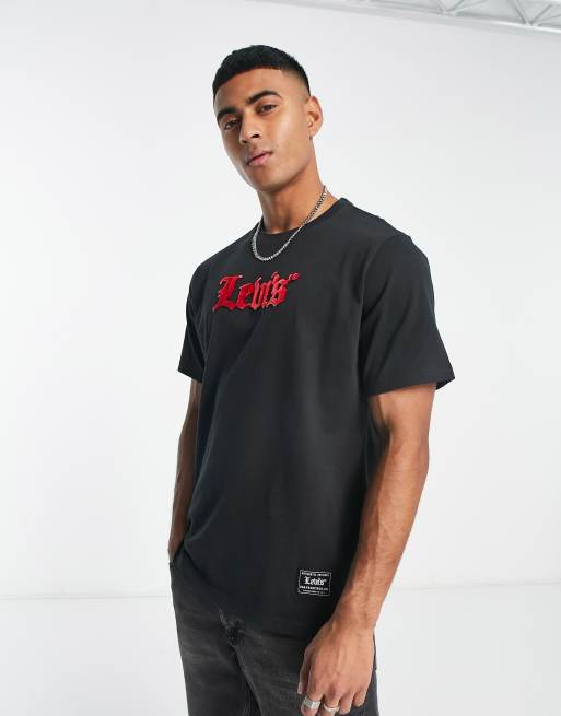 Levi's t-shirt in black with chest gothic logo | ASOS