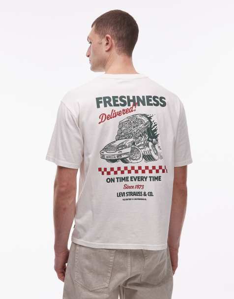 Levi's – T-Shirt in Ecru mit Grafikprint auf dem Rücken - view 1