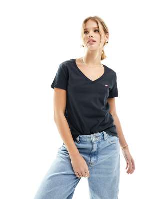 Levi's - T-Shirt in Schwarz mit V-Ausschnitt und Logo