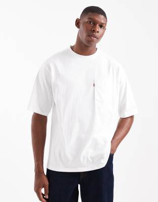 T-Shirt in Weiß mit Brusttasche und Logoetikett Weiß L
