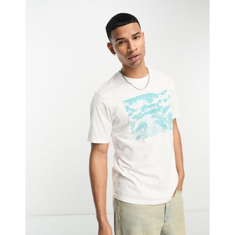 Levi's small chest boxtab logo t-shirt in white