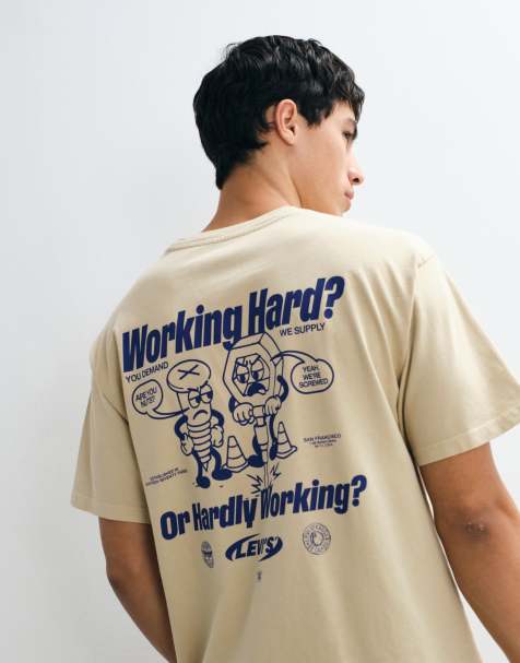 Levi's - T-shirt met grafische print op de achterkant in beige - view 1