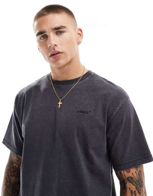 Levi's - T-shirt met vintage minerale wassing en logo in zwart