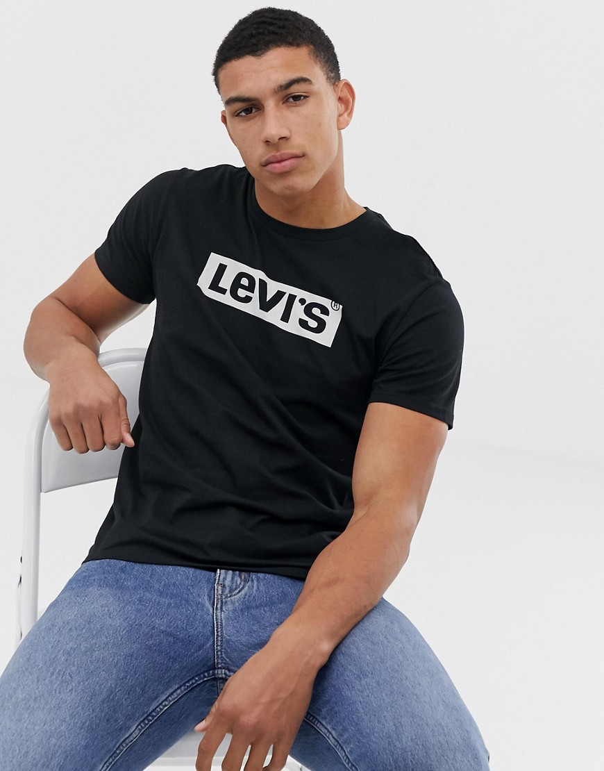 Levi's - T-shirt nera con logo squadrato-Nero