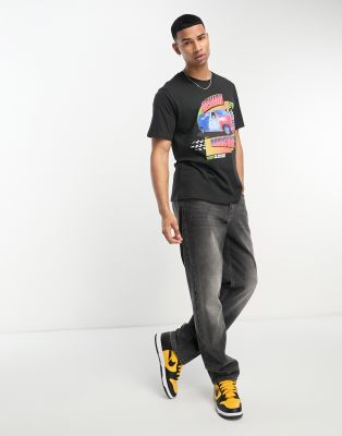 T-shirt nera con stampa di auto sul petto e sulla schiena - In esclusiva per ASOS-Black - Levi's T-shirt donna  - immagine3