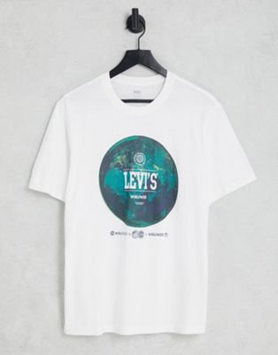 Levi's t-shirt with planet chest logo