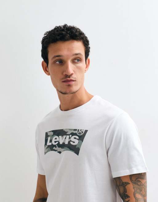 Levi's T-shirt z nadrukiem camo logo w kolorze białym, 3 z 5