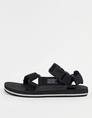 Levi's tahoe refresh sandal in black with straps