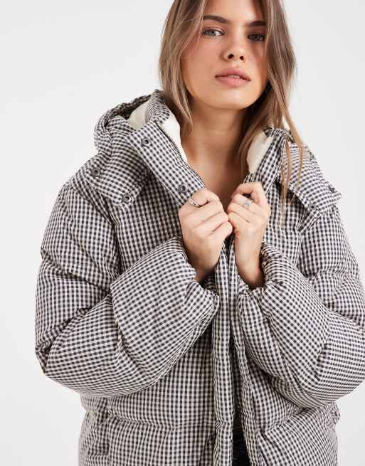Levi's tate micro check puffer jacket in black, 4 of 4