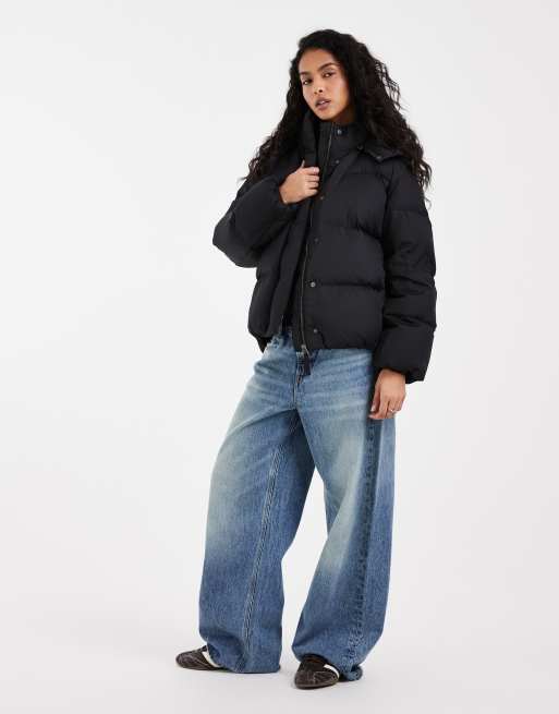 Levi's tate puffer jacket in black, 2 of 4