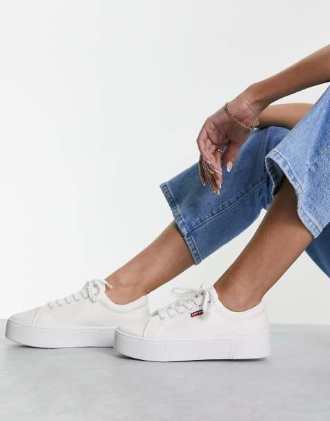 Levi's – Tijuana – Białe buty sportowe na płaskiej platformie z małym logo - view 1