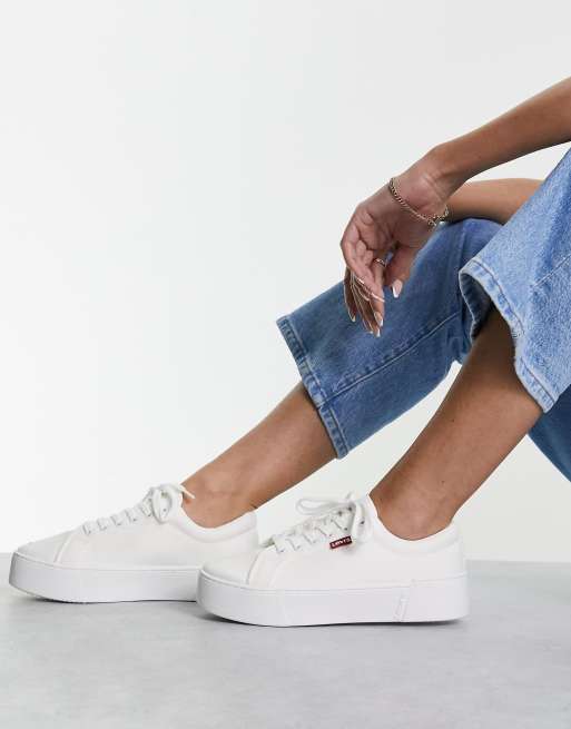 Levi's - Tijuana - Platform sneakers met klein logo in wit