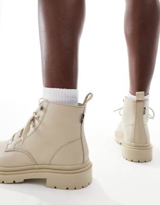 Levi's Trooper Leather Look Lace-up Boots In Neutral