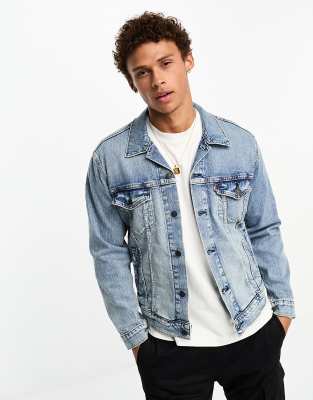 Levi's Trucker denim jacket in light blue wash | ASOS