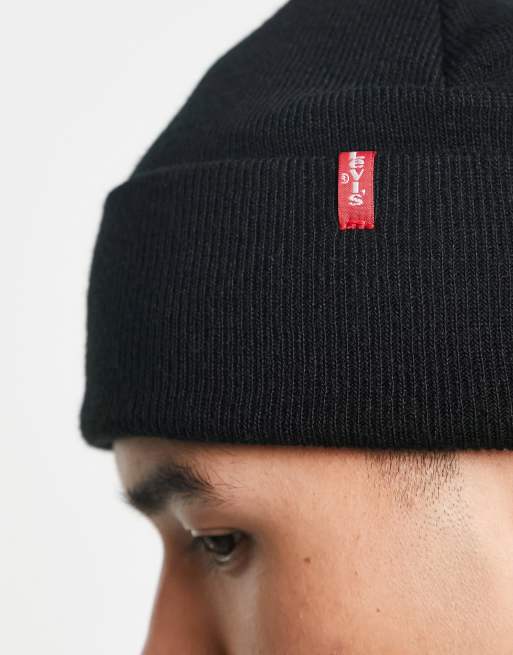 Levi's turn up beanie with red tab in black, 4 of 4