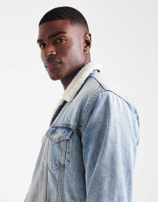 Levi's - Type 3 - Giacca trucker in denim lavaggio chiaro con fodera in pile borg, 4 di 5