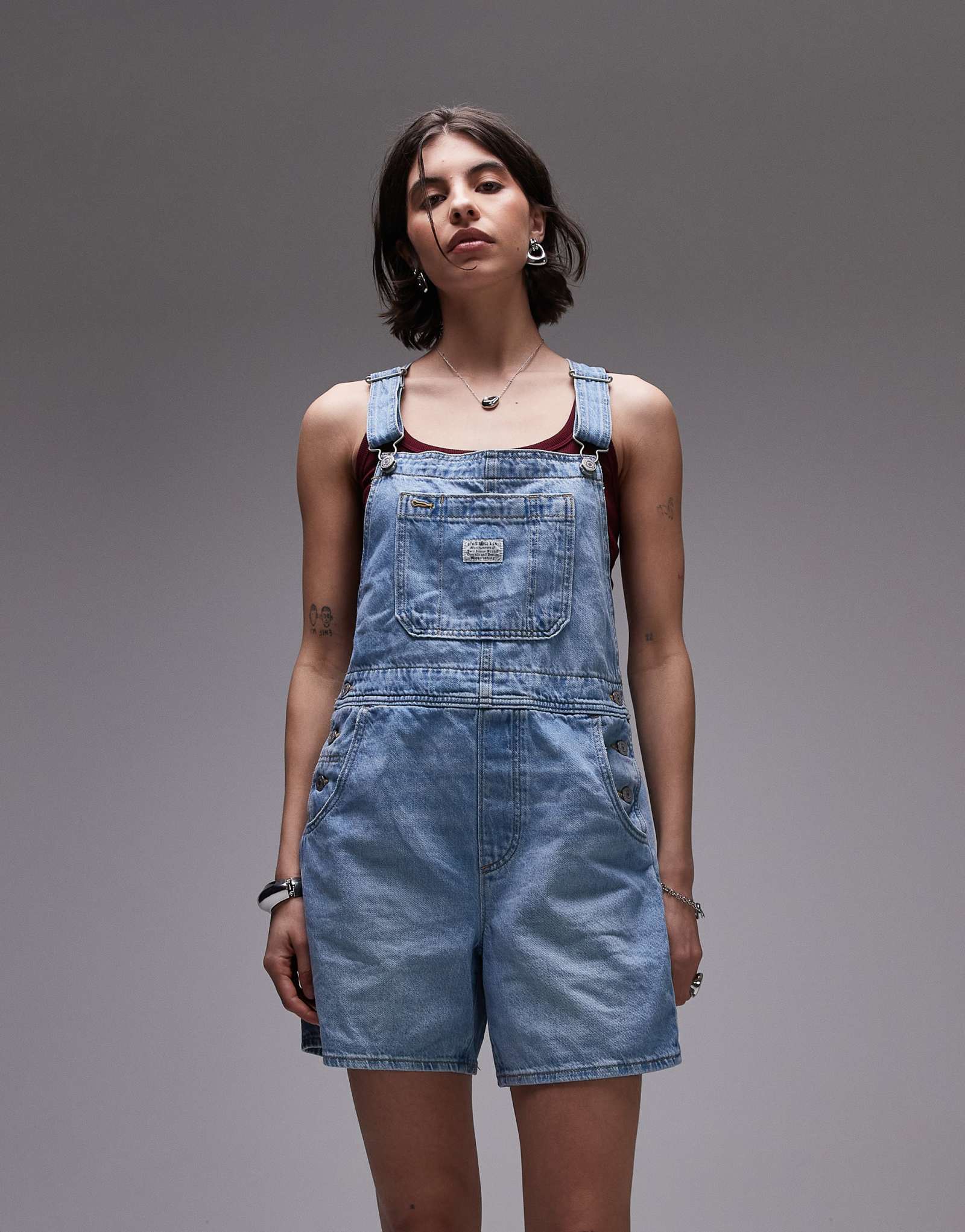 Джинсовый комбинезон Levi's с короткими рукавами, легко стираемый