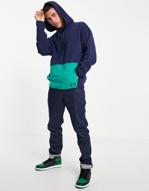 Levi's – Utility-Kapuzenpullover in Peacoat-Marineblau mit Farbblockdesign und Fronttasche