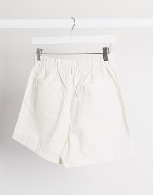 Levi's utility pleated shorts in white 