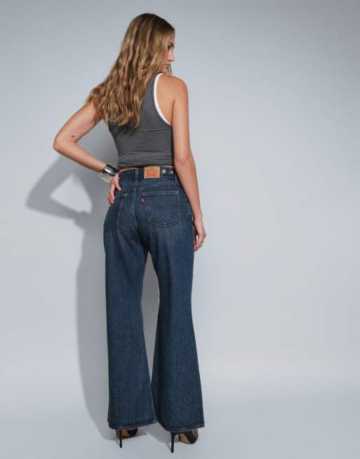 Levi's - vaqueros denim acampanados con cincha en azul, 2 de 5