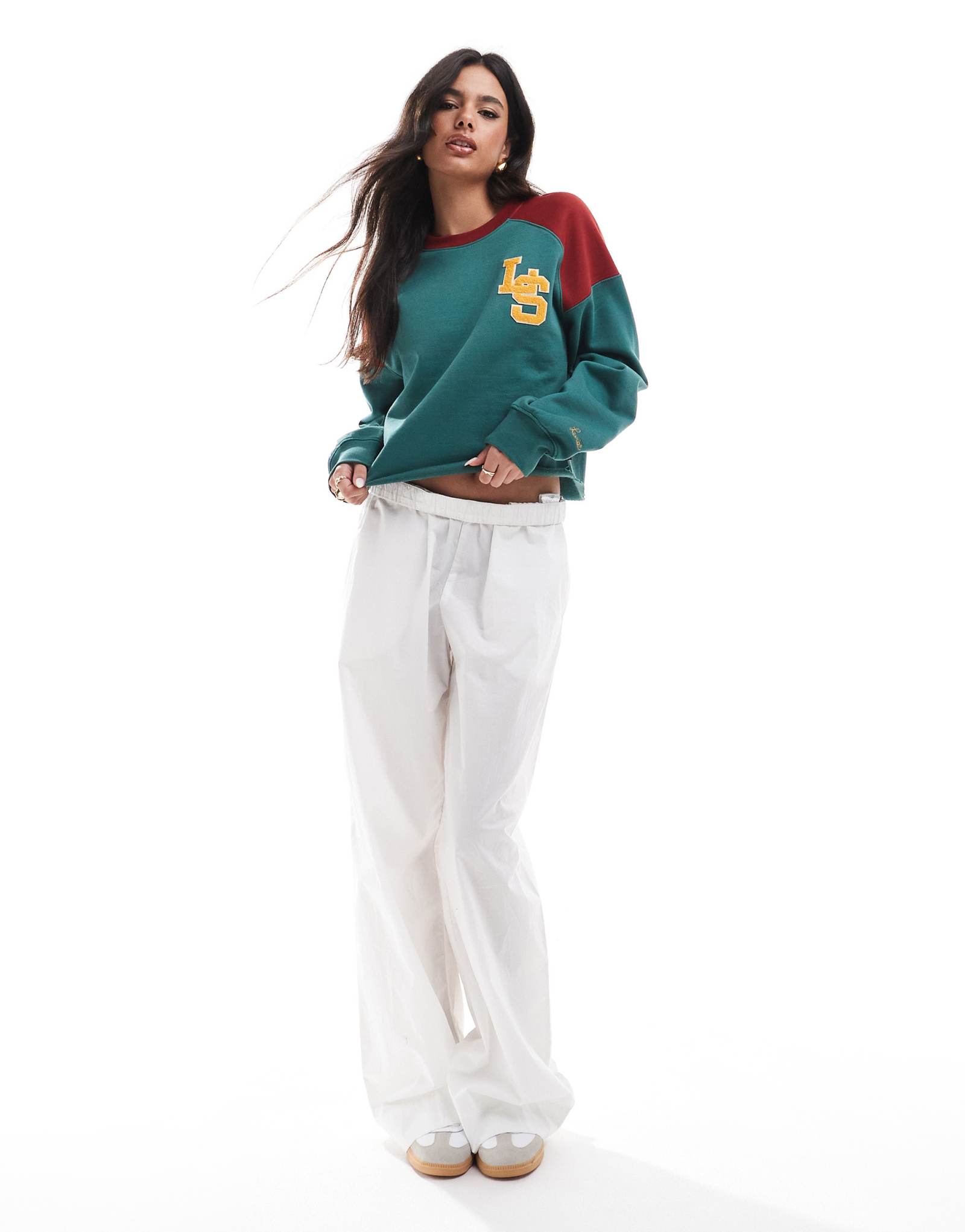 Укороченная толстовка Levis varsity monogram campout красного и белого цветов 14990₽