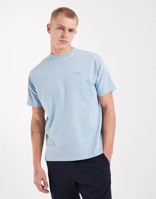 Levi's - Vintage garment-dyed T-shirt met rood label in blauw met wassing