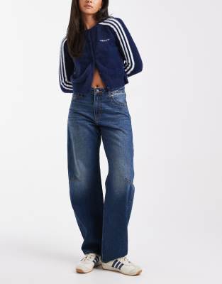 Levi's - Weite Barrel-Leg-Jeans in Mittelblau