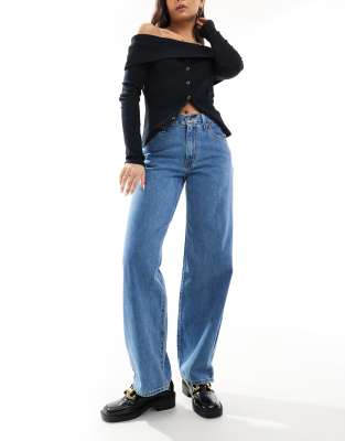 Levi's - Weite Dad-Jeans in Mittelblau