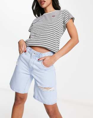 Levi's - Weite Shorts in hellblauer Waschung mit silberfarbenem Etikett