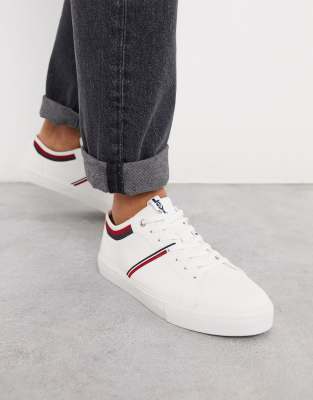 levis white trainers
