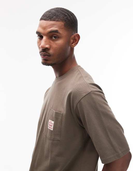 Levi's – Workwear – Brun, avslappnad t-shirt med logga på fickan, 4 av 5