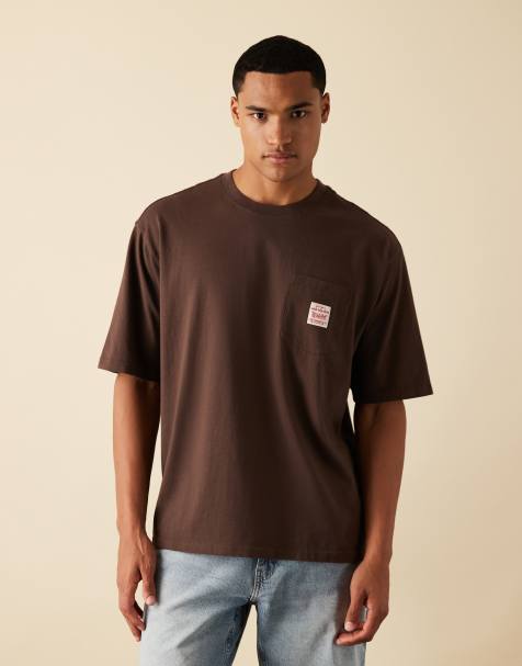 Levi's - Workwear Capsule - Brun T-shirt med lomme med logo i løstsiddende pasform - view 1