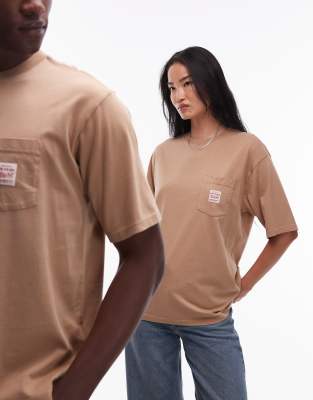 Levi's - Workwear Capsule - Locker sitzendes Unisex-T-Shirt in Hellbraun mit Etikett-Logo und Brusttasche-Brown